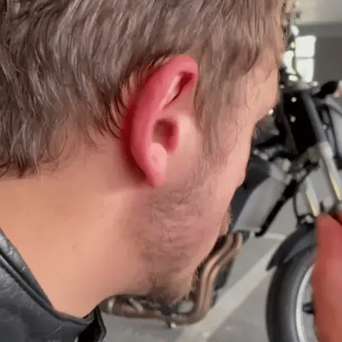 Colocación de los tapones bajo el casco